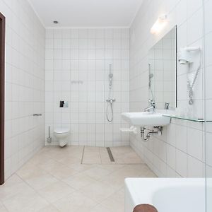 Pokój z dwoma pojedynczymi łóżkami